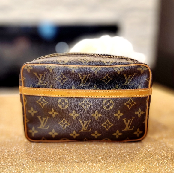 Louis Vuitton Compiegne 23 Clutch Bag - Picture 4 of 7